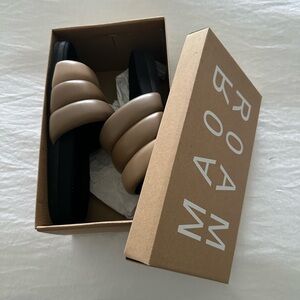 Roam Sandals- Oprah’s pick. Size 10